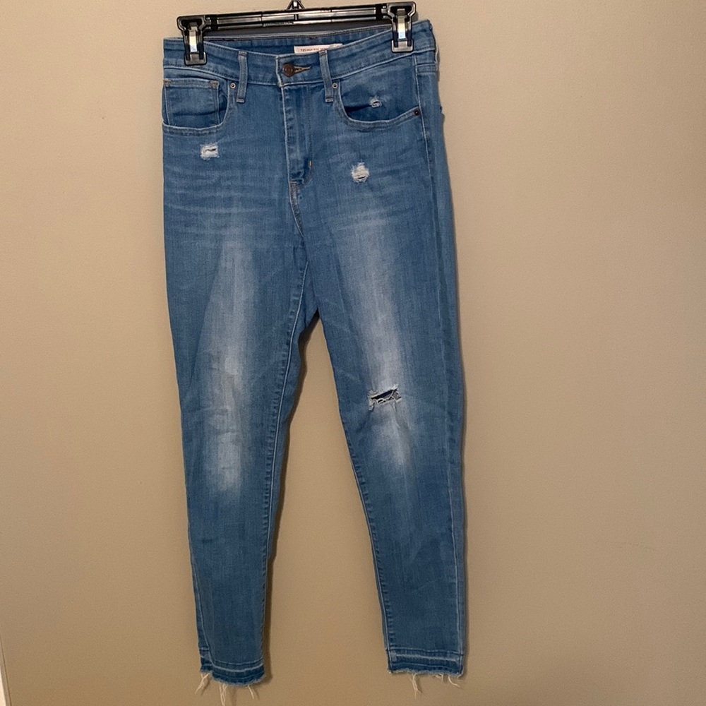 Levi straight leg blue jeans with few holes